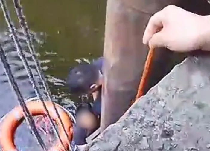 真醉了！男子酒后"见义勇为"跳河救人，果然反转了…