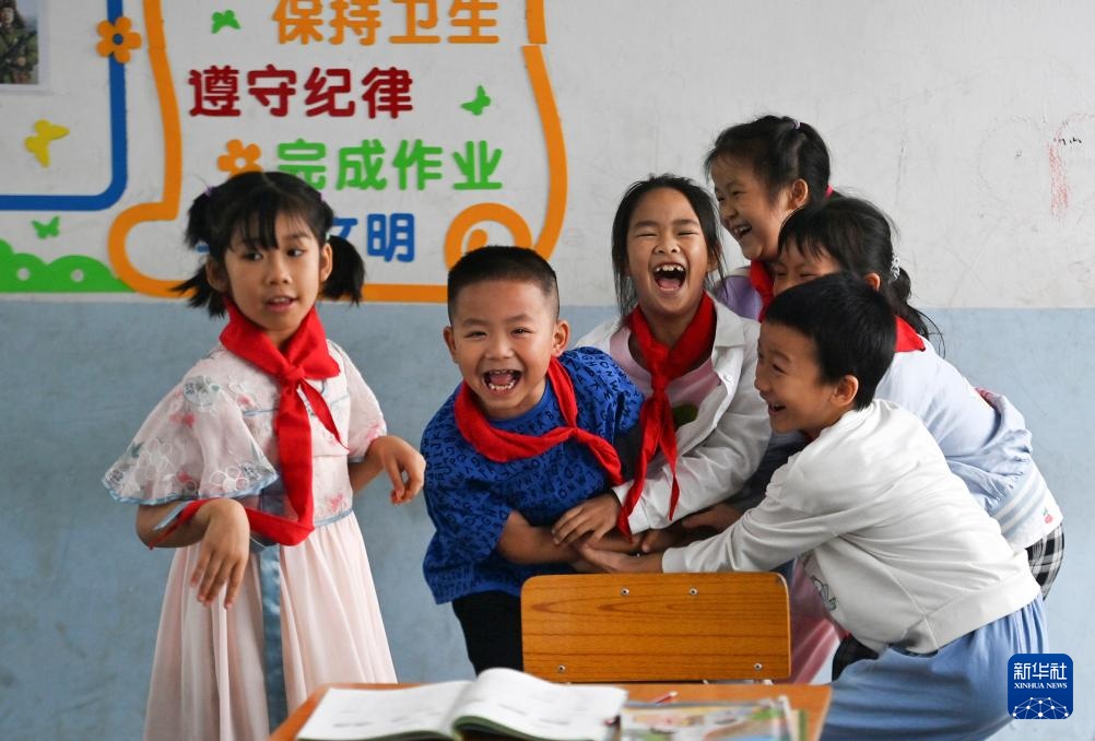可爱的乡村——觉山村孩子们的笑脸