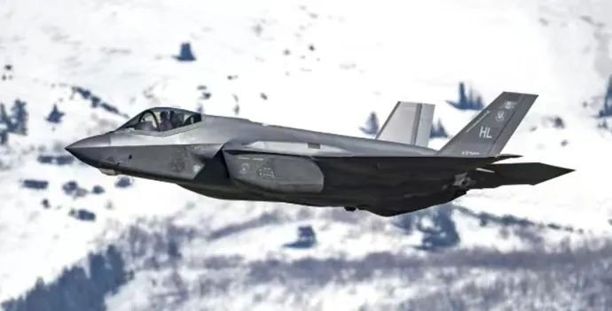 这架战斗机,刚出厂就坠毁了 这架战斗机,刚出厂就坠毁了