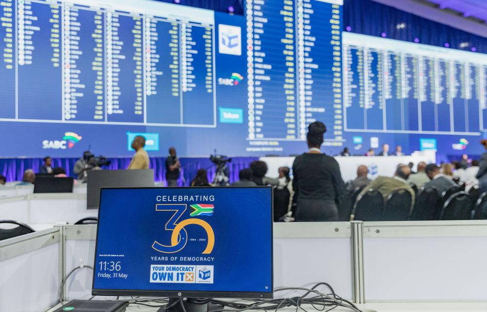 南非大选计票工作紧张进行