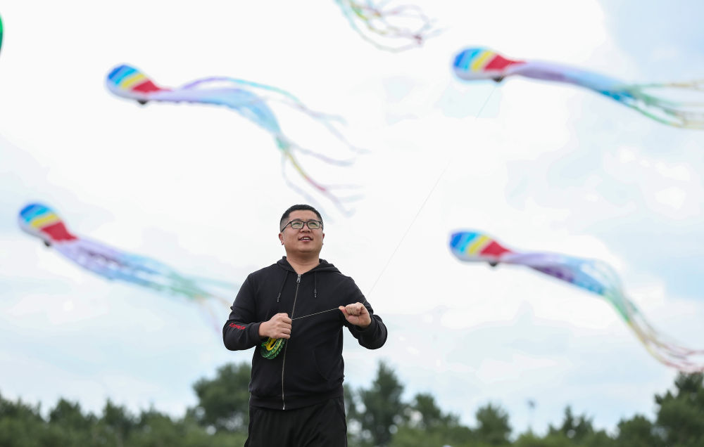 中国运动风筝联赛:“孙悟空、鲨鱼、哆啦A梦”乘风飞舞 中国运动风筝联赛:“孙悟空、鲨鱼、哆啦A梦”乘风飞舞