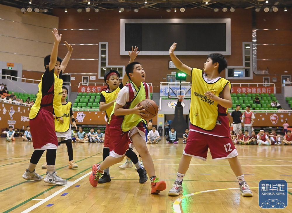 “六一”国际儿童节 | 篮下挥汗迎“六一”