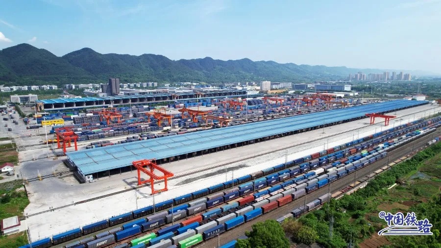 全国铁路6月15日实行新的列车运行图 西安至广州最短时间7小时15分