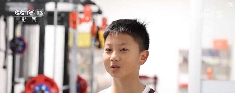 蛟龙逐浪 小小少年传承龙舟文化 蛟龙逐浪 小小少年传承龙舟文化