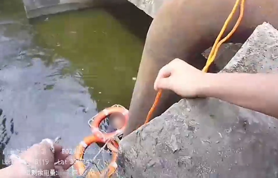 真醉了！男子酒后"见义勇为"跳河救人，果然反转了…