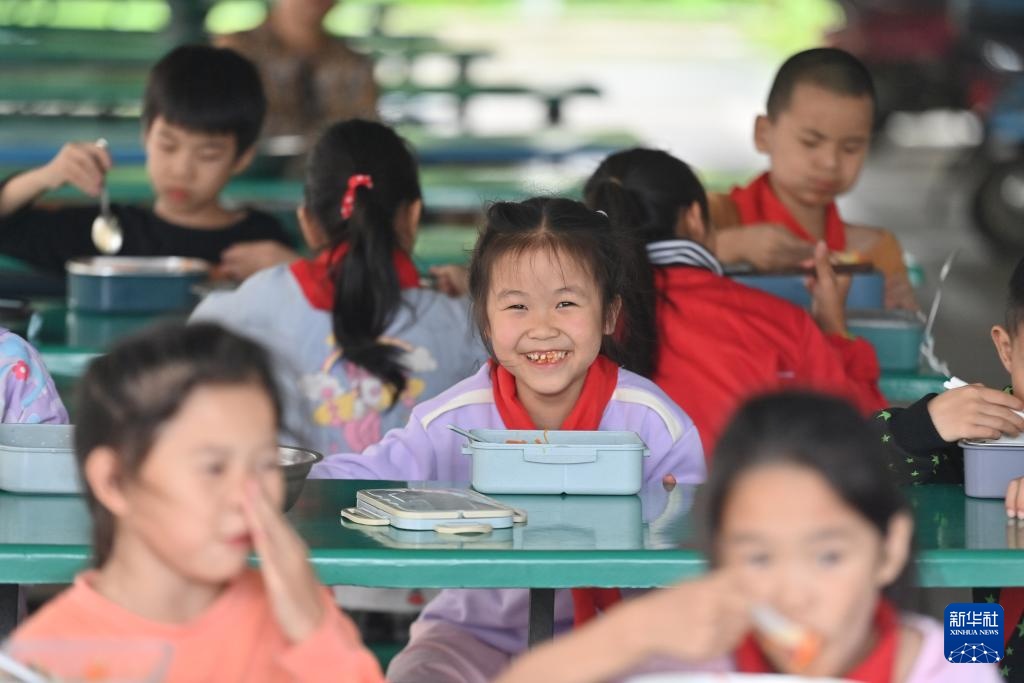 可爱的乡村——觉山村孩子们的笑脸