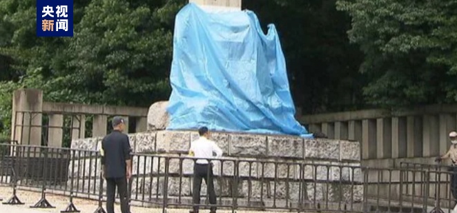 靖国神社石柱被涂上英文“厕所”一词 靖国神社石柱被涂上英文“厕所”一词