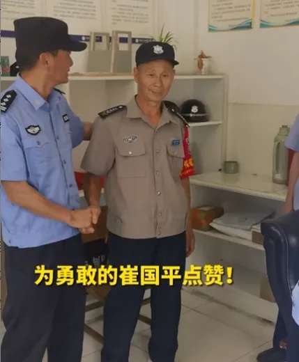 为了保护孩子们，60岁保安大战野猪