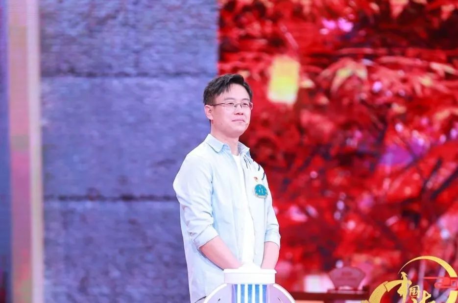 他是诗词大会总冠军,还是清华工科博士! 他是诗词大会总冠军,还是清华工科博士!
