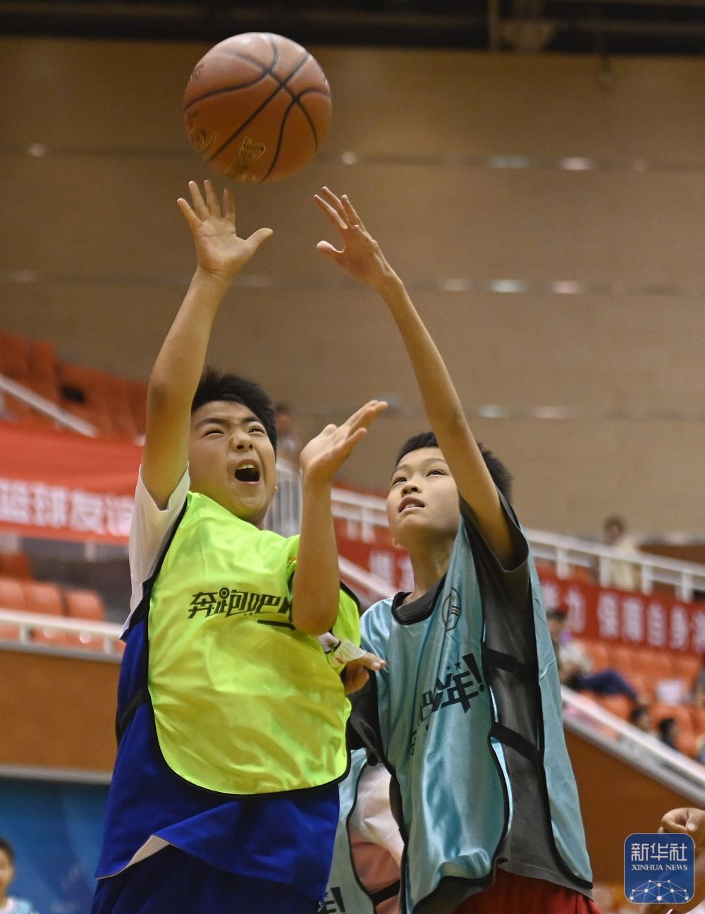 “六一”国际儿童节 | 篮下挥汗迎“六一”