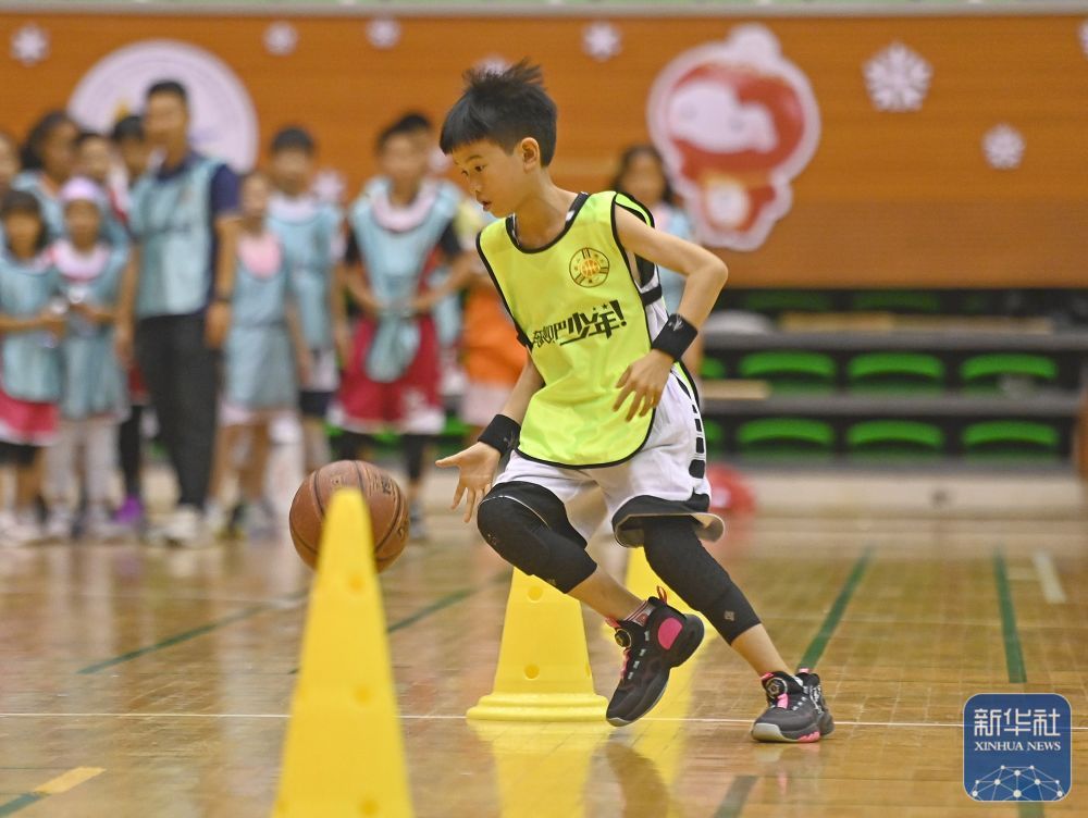 “六一”国际儿童节 | 篮下挥汗迎“六一”