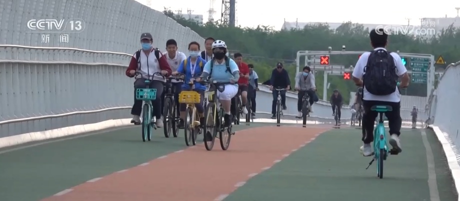 “骑行经济”热力四射 科技与潮流“碰撞”出新消费潜力 “骑行经济”热力四射 科技与潮流“碰撞”出新消费潜力