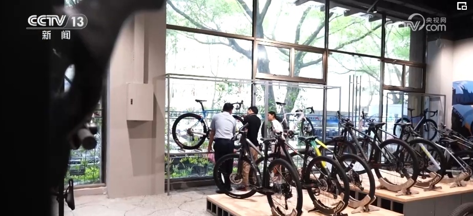“骑行经济”热力四射 科技与潮流“碰撞”出新消费潜力 “骑行经济”热力四射 科技与潮流“碰撞”出新消费潜力