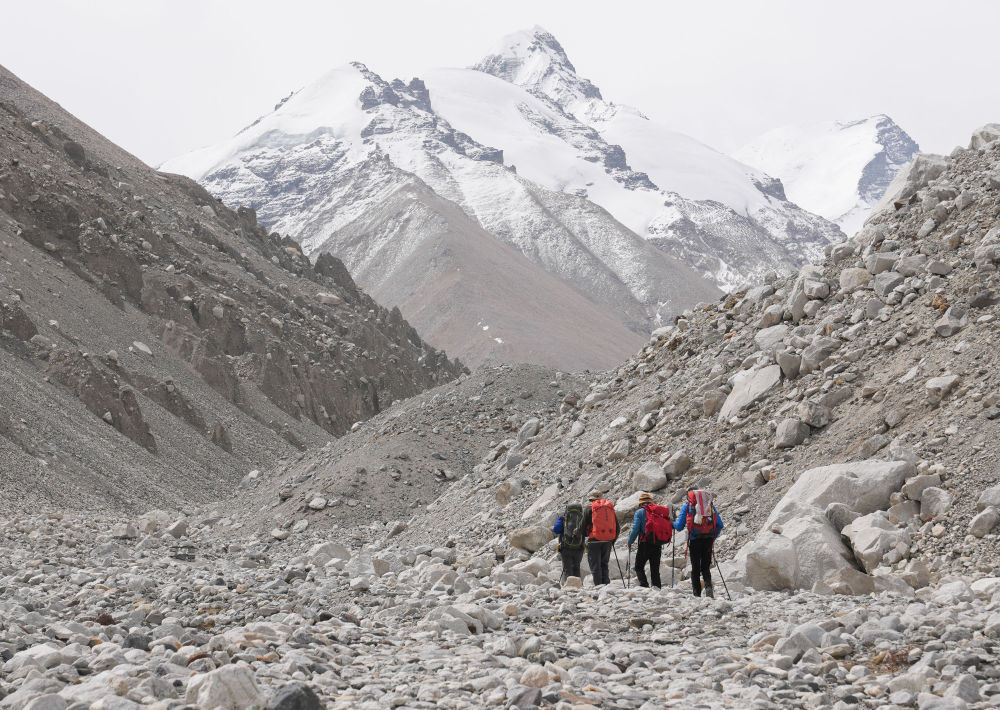 追光 | 地球人奔赴珠峰，不止为了登上8848