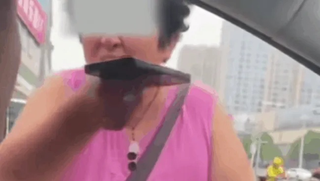 警方通报：周某（女，45岁）系精神障碍患者