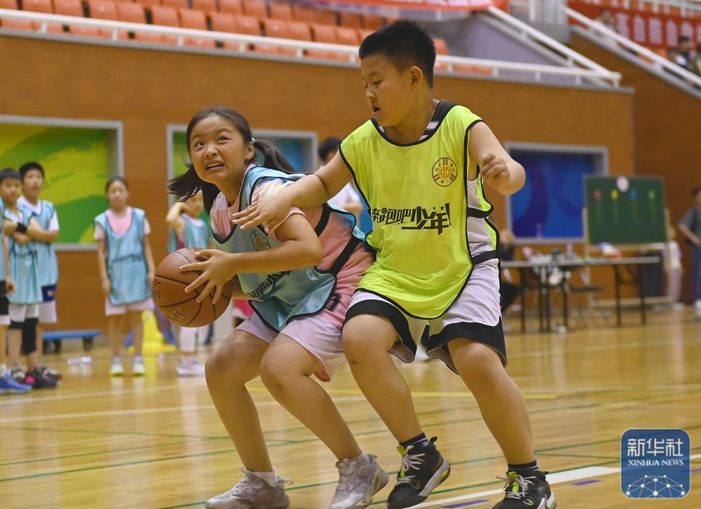 “六一”国际儿童节 | 篮下挥汗迎“六一”