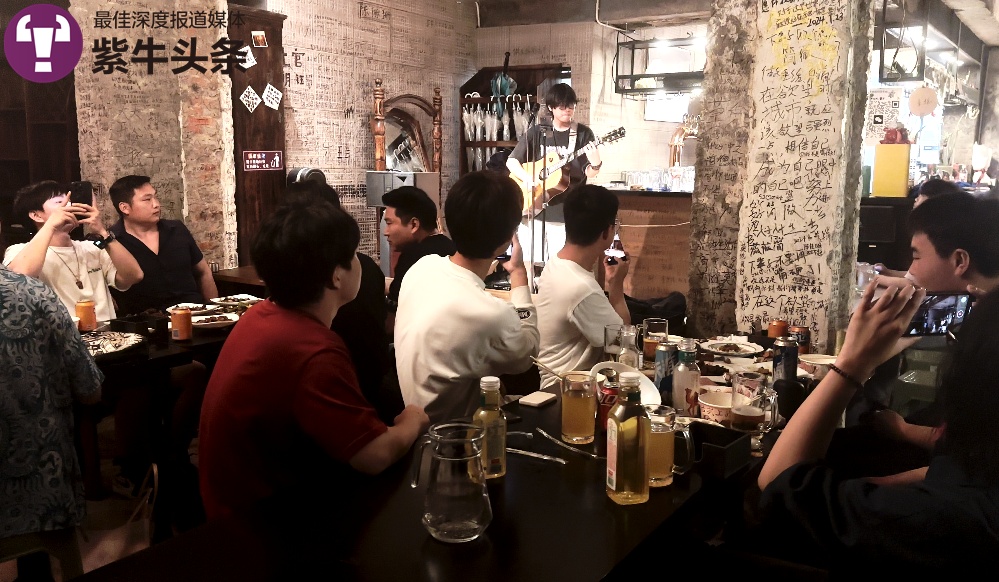 菜单不标价，买单看着给！“不得志”小伙为何做“赔本生意”？