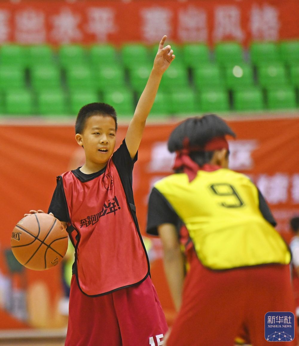 “六一”国际儿童节 | 篮下挥汗迎“六一”