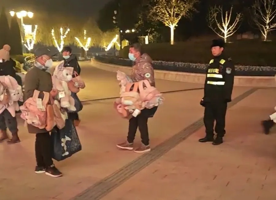 终于出手!上海迪士尼禁止这些人进入 终于出手!上海迪士尼禁止这些人进入