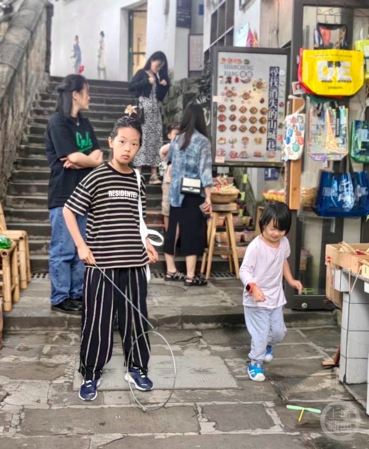 想过儿童节的大人，开了一家“时光小卖铺”