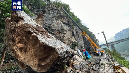 国道319重庆武隆段发生山体垮塌 道路中断