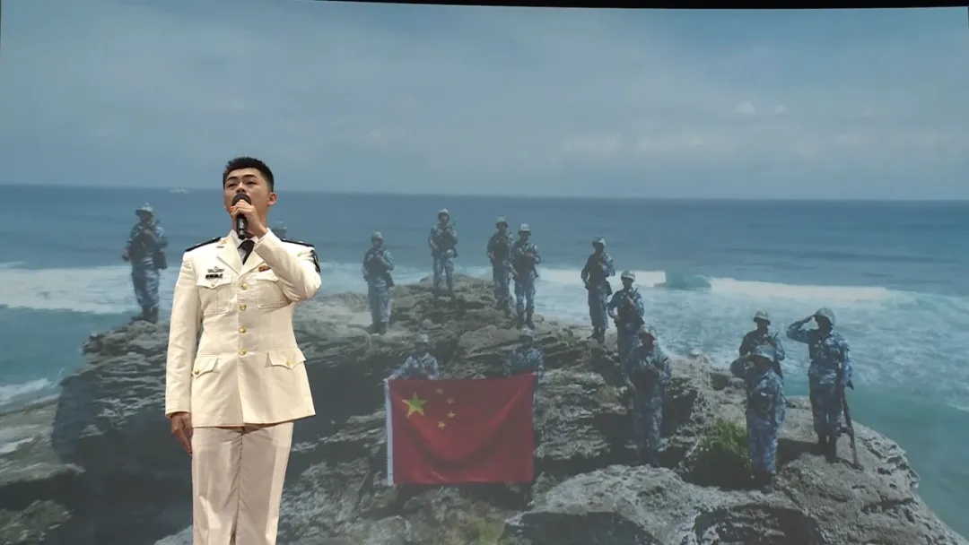 “来时带一捧故乡的土,走时带一粒西沙的沙” “来时带一捧故乡的土,走时带一粒西沙的沙”