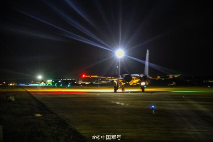 暗夜出击!多图直击东部战区夜间飞行训练 暗夜出击!多图直击东部战区夜间飞行训练