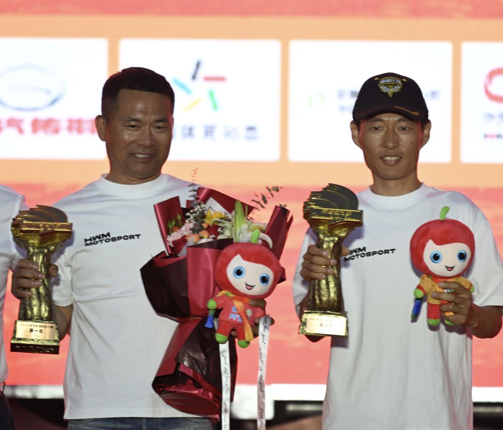 环塔拉力赛收车 韩魏加冕“四冠王” 环塔拉力赛收车 韩魏加冕“四冠王”