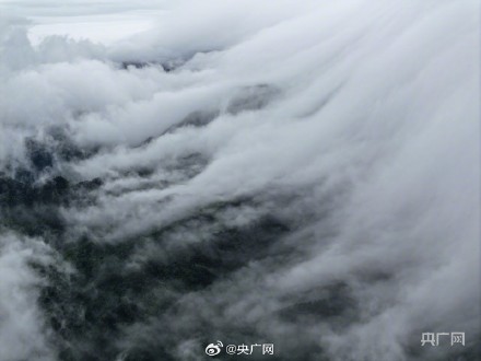 庐山瀑布云太壮观了