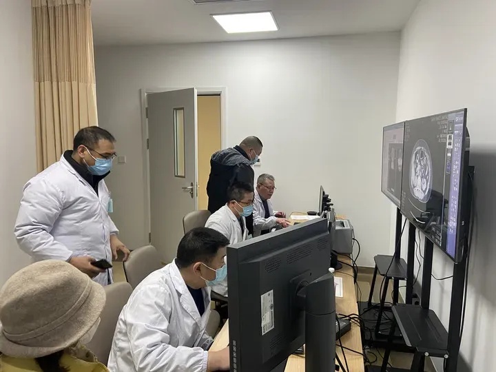 男子以为得了绝症辞职又分手,一年后后悔了…… 男子以为得了绝症辞职又分手,一年后后悔了……