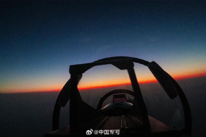 暗夜出击!多图直击东部战区夜间飞行训练 暗夜出击!多图直击东部战区夜间飞行训练
