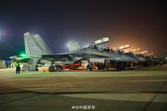 暗夜出击!多图直击东部战区夜间飞行训练 暗夜出击!多图直击东部战区夜间飞行训练
