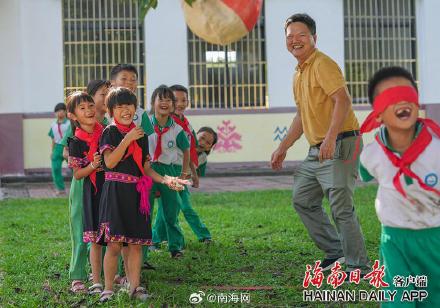 来看海南岛中部山区孩子的幸福童年
