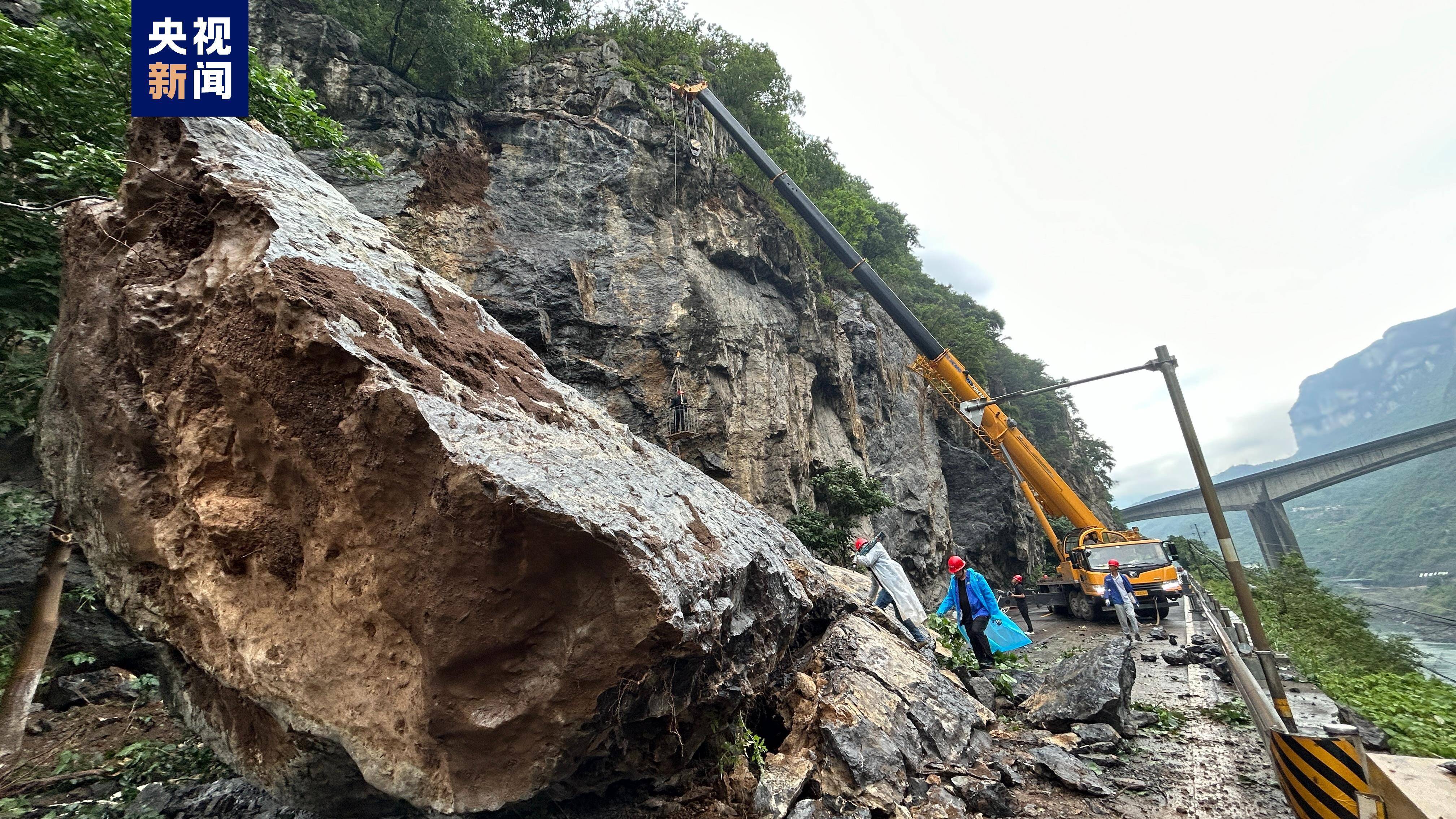 国道319重庆武隆段山体垮塌致道路中断，并未造成人员伤亡
