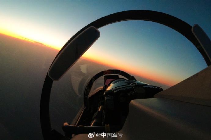 暗夜出击!多图直击东部战区夜间飞行训练 暗夜出击!多图直击东部战区夜间飞行训练