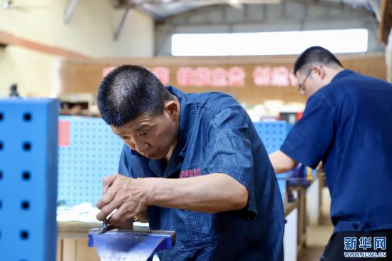 河北沧州：职业技能大赛上演匠心巧手大比拼