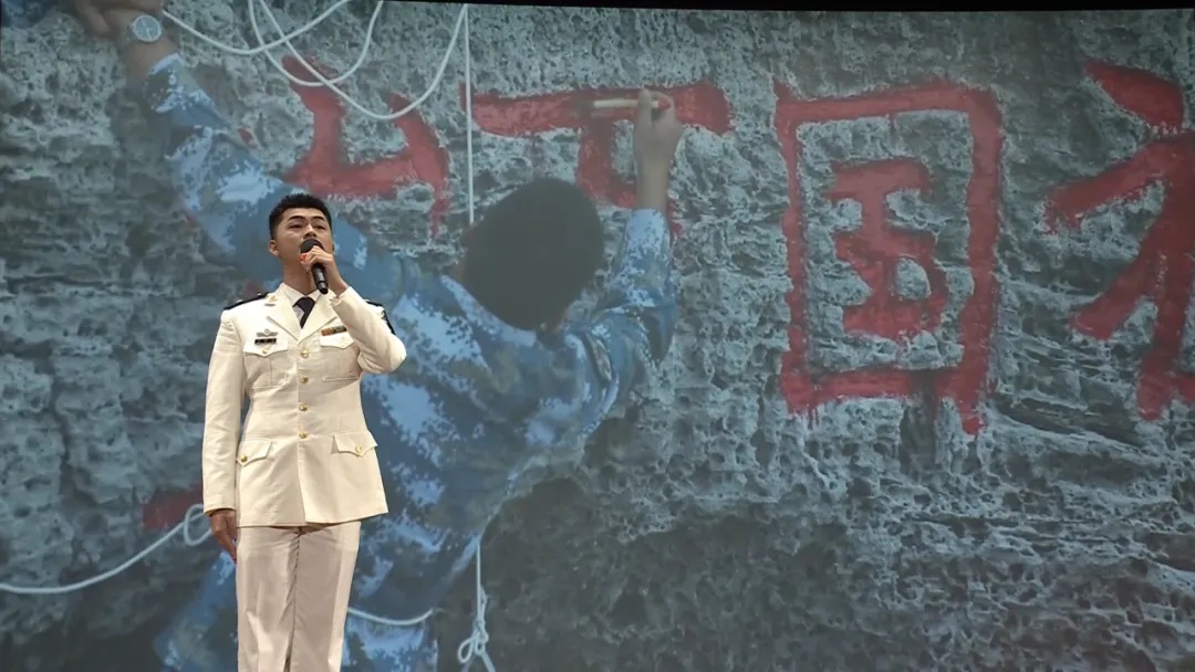 “来时带一捧故乡的土,走时带一粒西沙的沙” “来时带一捧故乡的土,走时带一粒西沙的沙”