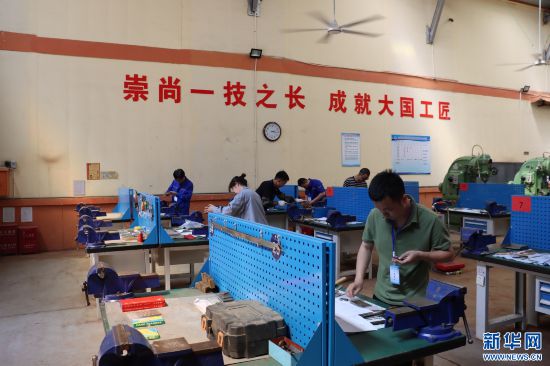 河北沧州：职业技能大赛上演匠心巧手大比拼