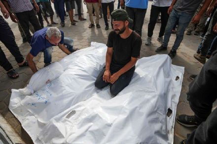 最新！一处巴勒斯坦难民营发现120具遗体