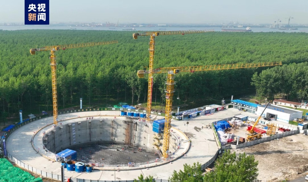 江苏张靖皋长江大桥北航道桥南锚碇提前封底