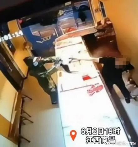 江西南昌一金店遭抢劫，警情通报→