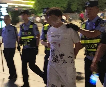 痛别英雄!派出所副所长身中15刀仍坚持追凶…… 痛别英雄!派出所副所长身中15刀仍坚持追凶……