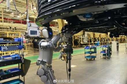 人形机器人正式上岗汽车产线