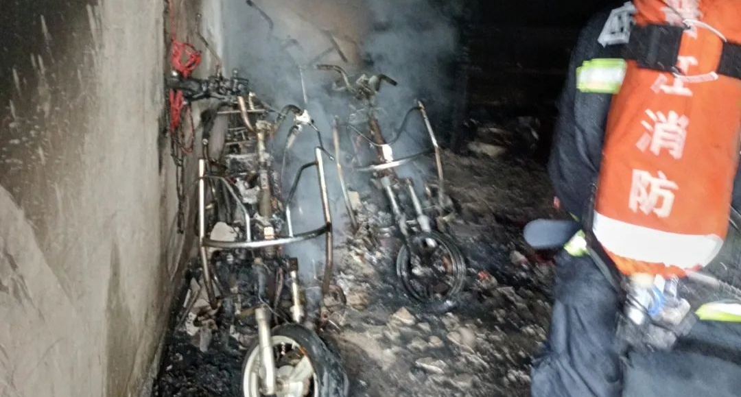 私拉电线给电动车充电!立案处罚!福建各小区注意! 私拉电线给电动车充电!立案处罚!福建各小区注意!