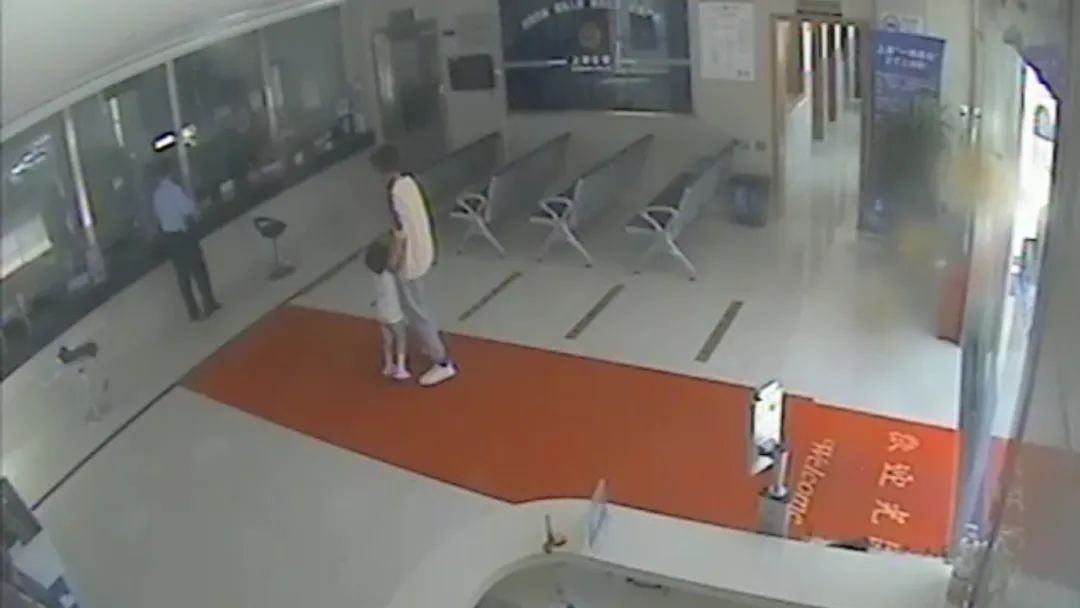 爸爸带娃儿出门!却被警察喊到派出所接孩子? 爸爸带娃儿出门!却被警察喊到派出所接孩子?