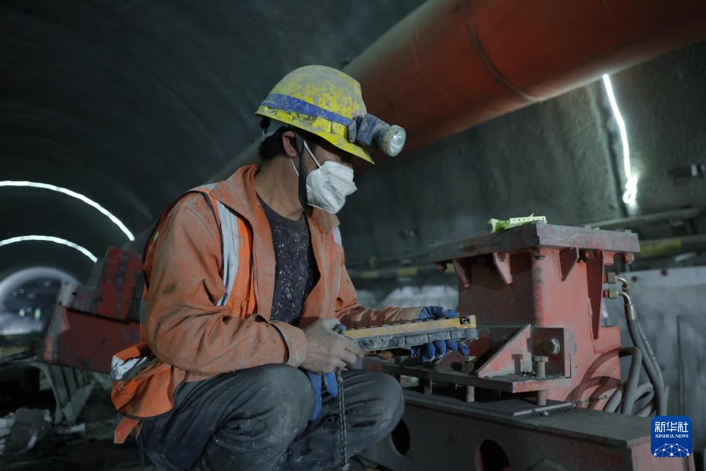 西成铁路甘肃段建设加速推进 西成铁路甘肃段建设加速推进