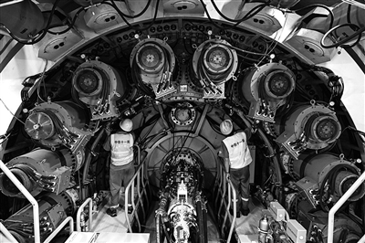 深江铁路深莞隧道13米直径盾构机始发