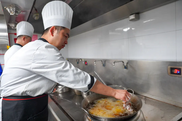 蜜汁叉烧、照烧鸡腿、黑椒牛肉……均不超30元！长三角高铁盒饭上新