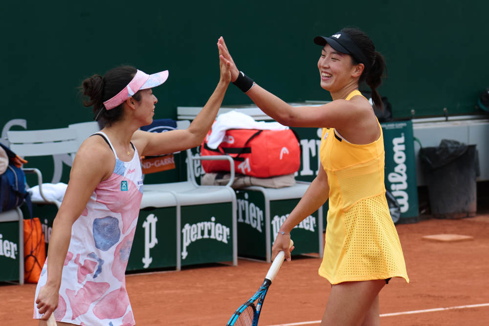 法网综合：斯维亚特克、阿尔卡拉斯强势晋级