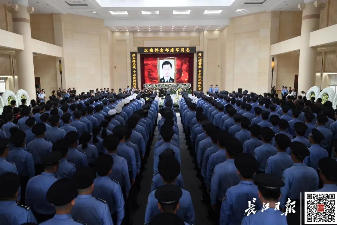 身中15刀不放弃，武汉民警邱建军英勇牺牲！